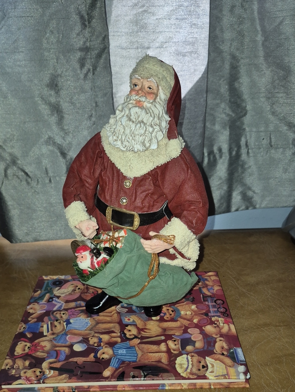 Vintage 1990s Windsor Collection Fabric Mache Santa Figurine #24500 *****